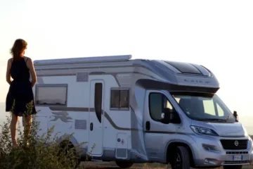 Camping-car profilé et compact : avantages, inconvénients et conseils